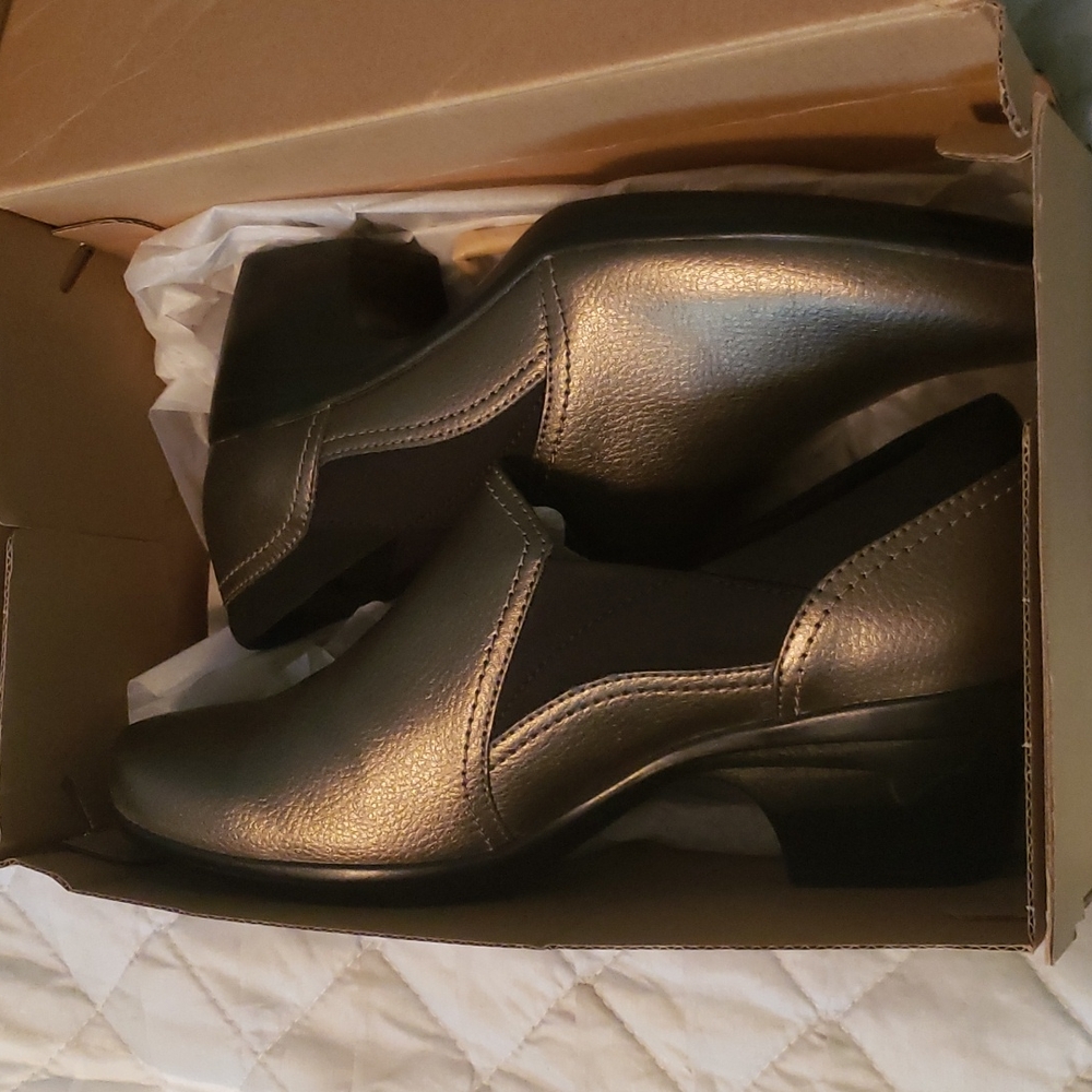 Metallic Color Shoes 8Wide Collection by Clarks